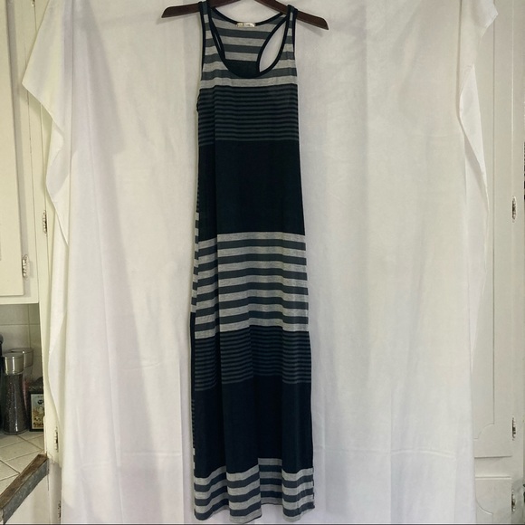 Timing long sleeveless summer dress - Picture 4 of 5